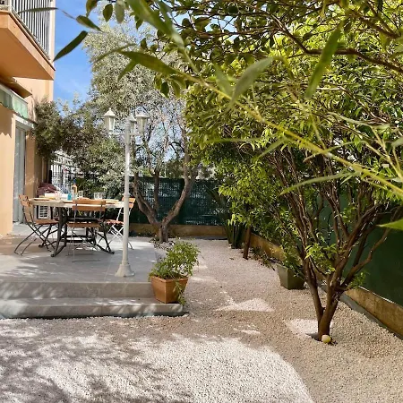 Seduisant T3 Avec Jardin 10 Proche * Le Lavandou